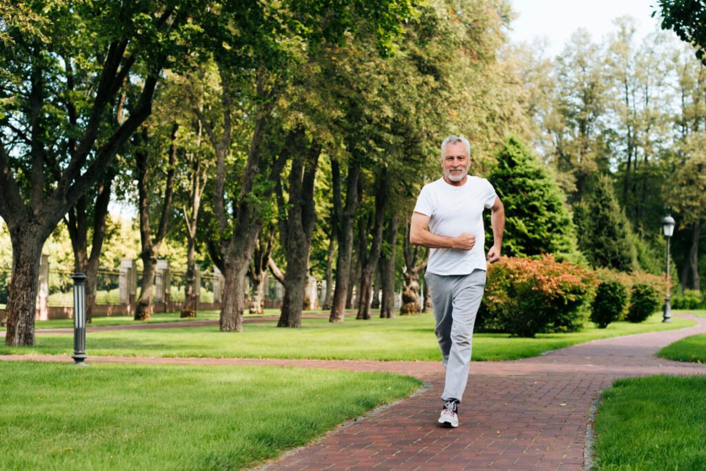 Estudo Conclui Que Conectividade Cerebral Melhora Em Idosos Após Caminhar