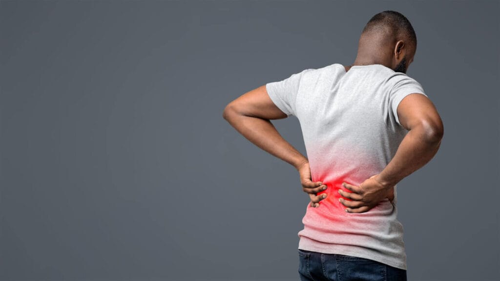 Dr. Sérgio Adrian Fernandes Dantas - Neurocirurgia - Dor Lombar Que Piora Ao Caminhar: O Que Pode Ser E Quando Procurar Avaliação Médica Dor Lombar